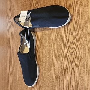 Men's size 11 Basic Edition Shoes-New with Tag